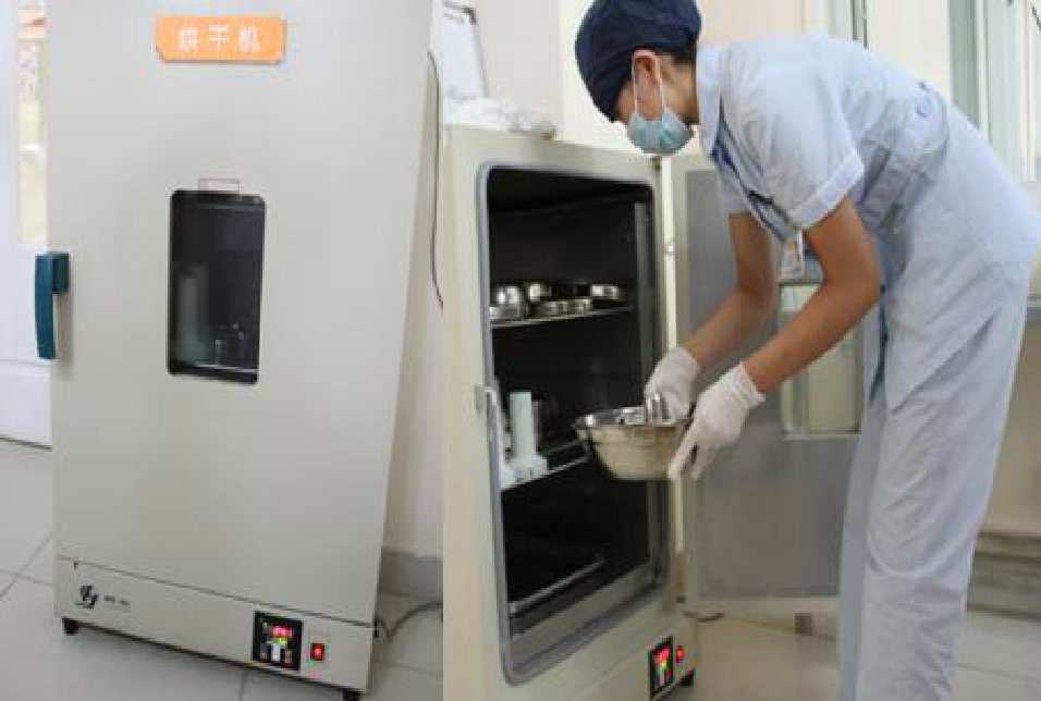 随后，我们还要对这些医疗器械进行烘干处理。