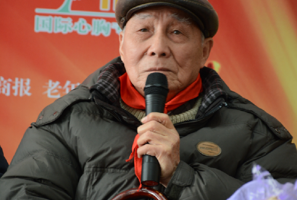 战争中，惨遭杀害的不仅有普通老百姓，更有千千万万的战士。逝者固然令人惋惜，而当年参战幸存的士兵更应得到关怀。抗战胜利距今已70年之久，卢沟晓月尚在，石狮弹痕犹新，但当年风华正茂的老兵们，如今却早已到了耄耋之年，甚至高达期颐之寿。