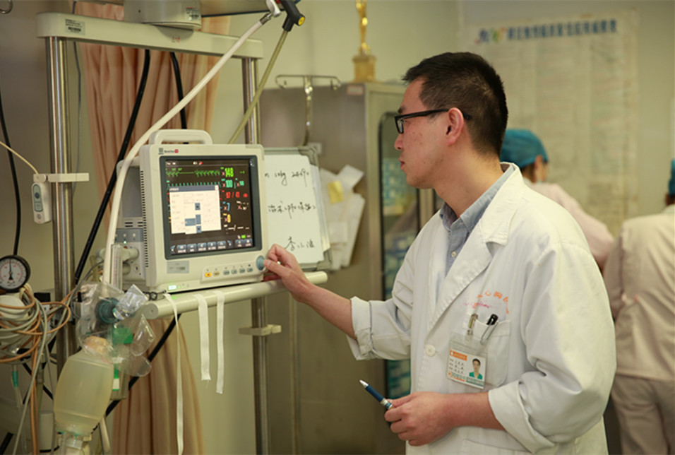 每每提到ICU，就给人一种庄重、神秘感。带着这份神秘，我们来到了上海远大心胸医院8楼ICU病房，让我们一起还原ICU里的故事。